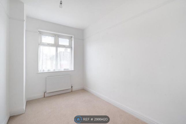 Methuen Road, Edgware photo 2