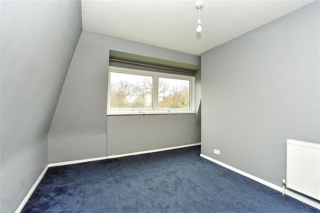 Maisonette for sale in Thorne Close, Erith, Kent