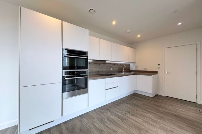 2-bed flat on Flat 85, Hawfinch House, London, £425,000