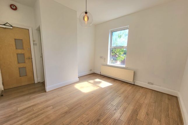 Flat 3, 6, School Lane, Stockport photo 2