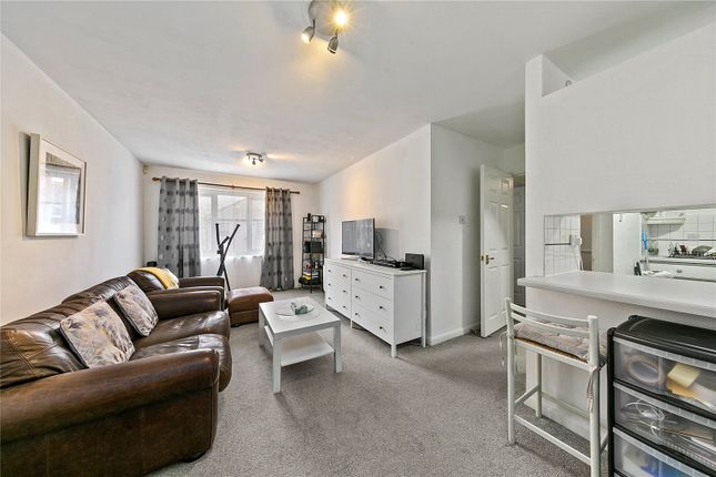 22, Cranleigh Court, Kew photo 2