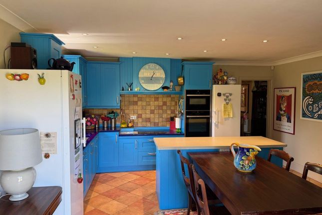 Hollybank, White Way, Salisbury photo 3
