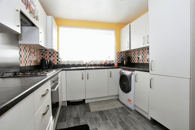 35, Apricot Close, Peterborough photo 3