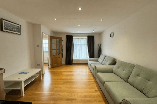 Terraced house to rent in Bixley Close, Southall