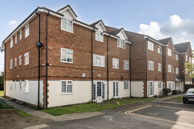Studio flat on Flat 16, Heron Court, 18, Wilkins Close, Mitcham, £180,000