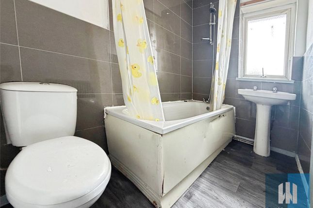 6, Attlee Avenue, Wakefield photo 3