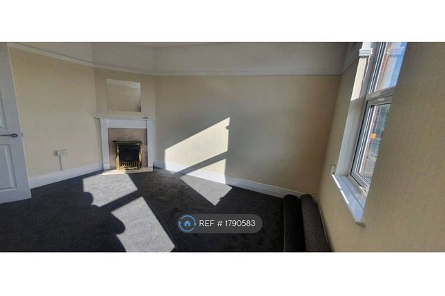 Flat to rent in Penn Road, Wolverhampton WV4