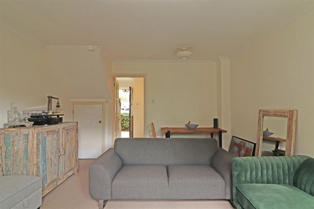 3, Shire Place, Redhill photo 3