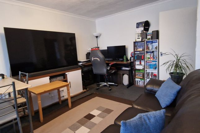 Flat for sale in Chaucer House, Bells Hill, High Barnet