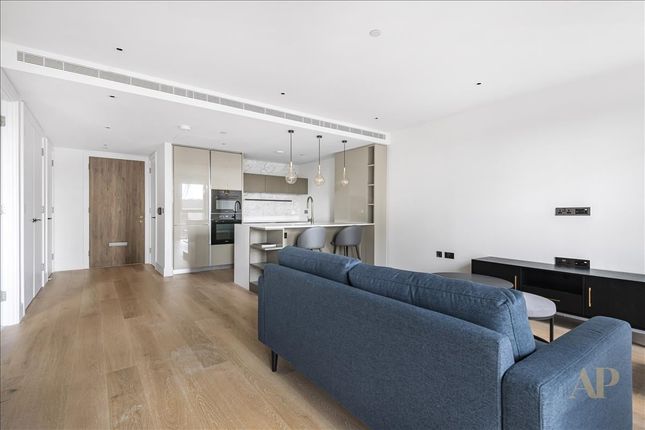 Flat to rent in Parkside Apartments, Cascade Way, London