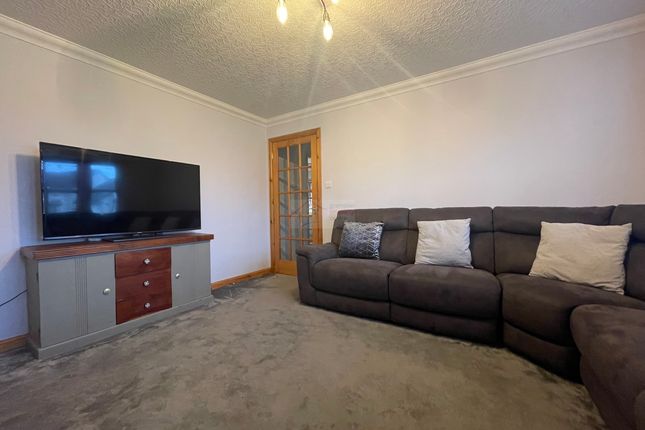 72 Knockomie Gardens, Forres photo 3