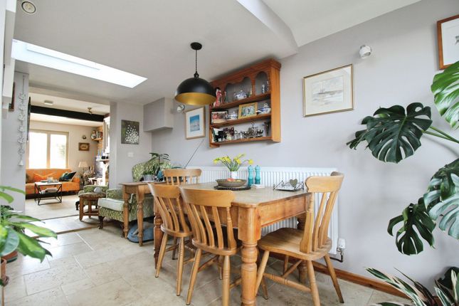 16 Common Hill, Swindon photo 2