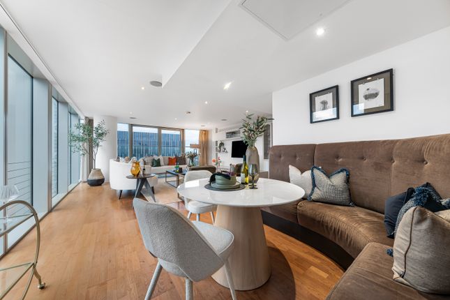 Flat for sale in Marsh Wall, London