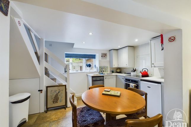 6, Peacock Lane, Cinderford photo 4