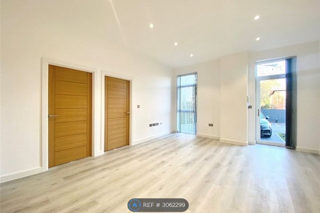 Apartment, Parkview House Oaklands Park, Wokingham photo 4
