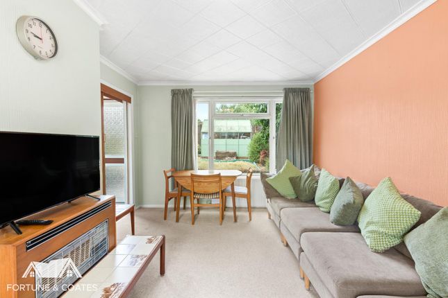 15, Jerounds, Harlow photo 4