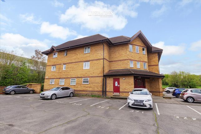 Flat for sale in Frobisher Road, Erith