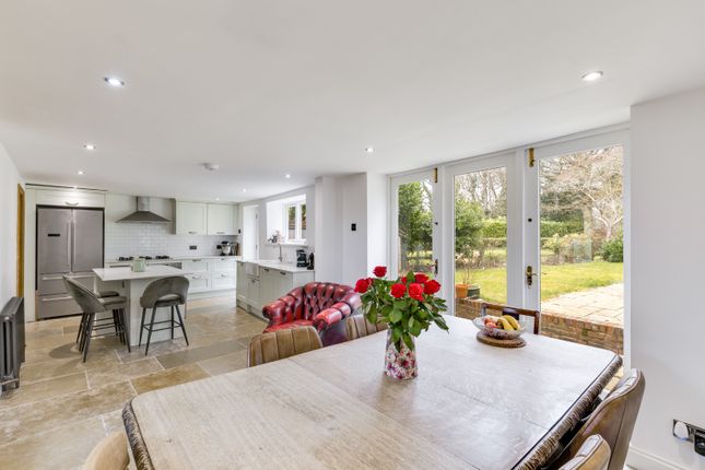 5 Home Farm Court, Putteridge Park, Hertfordshire photo 2