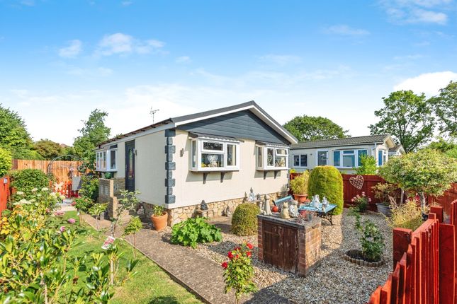 2-bed caravan on 8, Kingsmead Park, Bedford Road, Rushden, £140,000