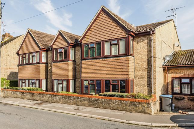 Flat for sale in Fairfield Gardens, Burgess Hill