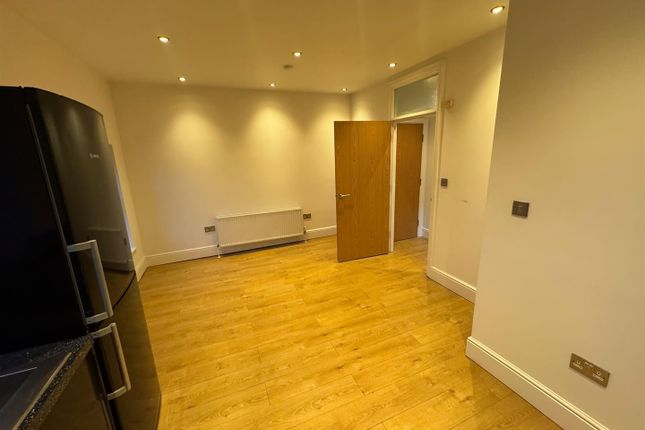 Flat 1, 1A, School Road, Sale photo 2