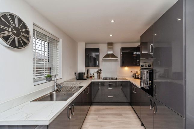 14, Tomkinson Heights, Cannock photo 4