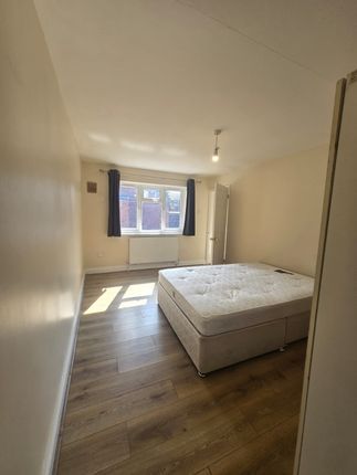 39 Gilpin Way, Harlington, HAYES photo 4
