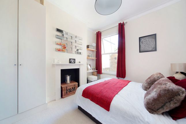 Flat for sale in Alderbrook Road, Clapham South, London