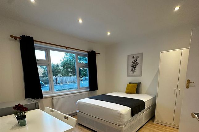 Room to rent in Bradenham Road, Hayes