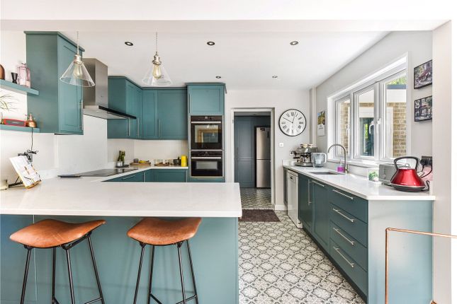 39, Selborne Close, Hampshire photo 2