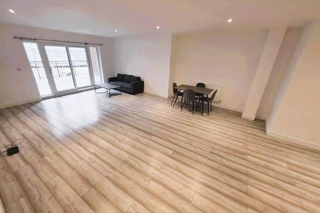 Flat 1, 98a, High Street, Hounslow photo 2