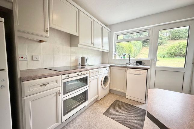 55, Chesterfield Crescent, Wing photo 4