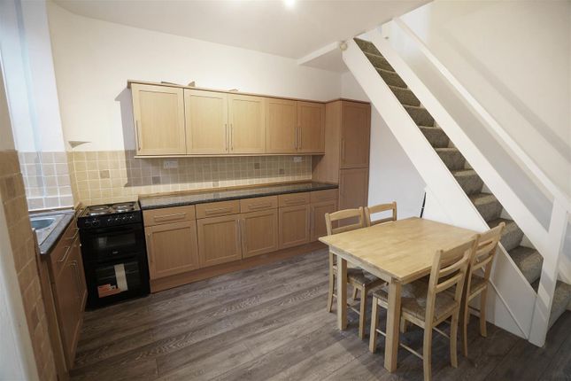 8, Carlton Grove, Bolton photo 3