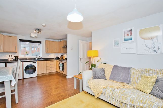 72, Nelson Way, Yeovil photo 3