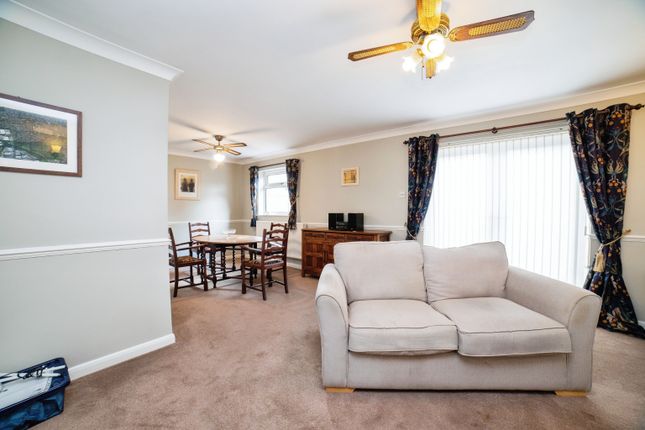67, The Green, Sutton-in-Ashfield photo 3