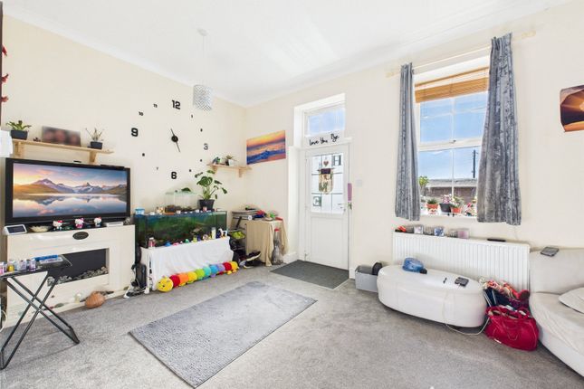 3, Oak Court, Devon photo 4