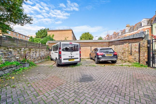 42, Clissold Crescent, London photo 4