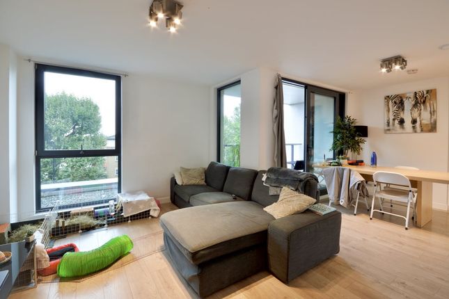 Flat 8, Hepburn House, London photo 5
