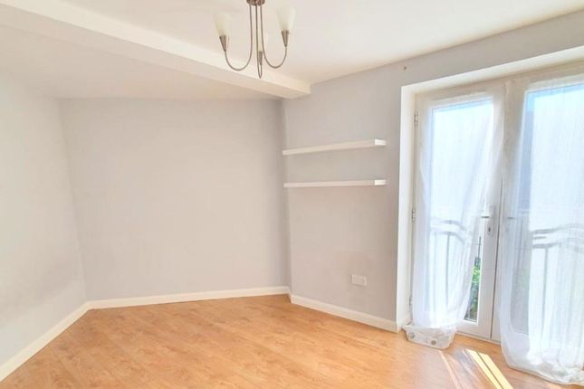 25 Merlin Close, Grays photo 3
