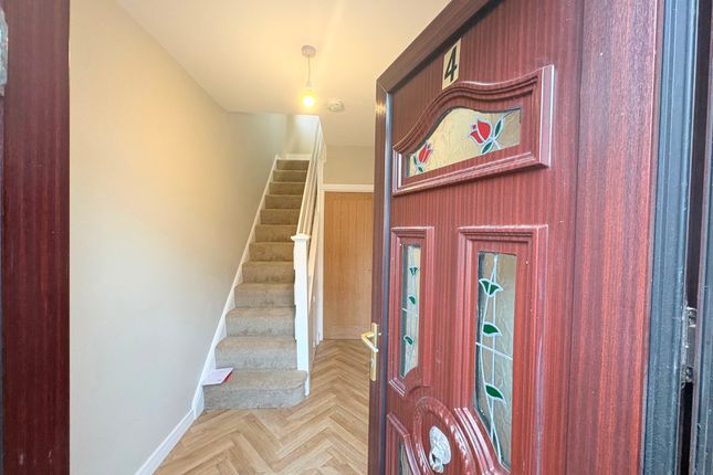4 Oakwood Place, Port Talbot photo 4