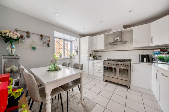 3, Wallis Gardens, Newbury photo 4
