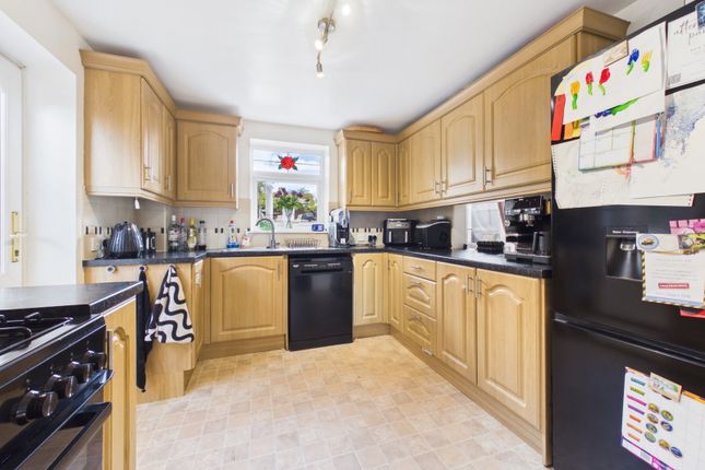 16, Kingshill Drive, Rochester photo 3