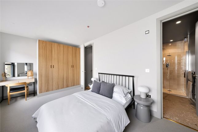 Flat 3, 2, Morrish Road, London photo 3