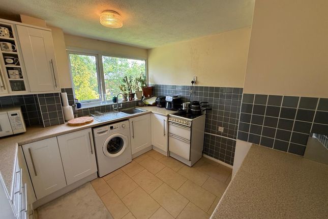 31, Halfcot Avenue, Stourbridge photo 3