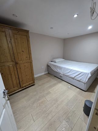 Double Room To Let In A Shared House