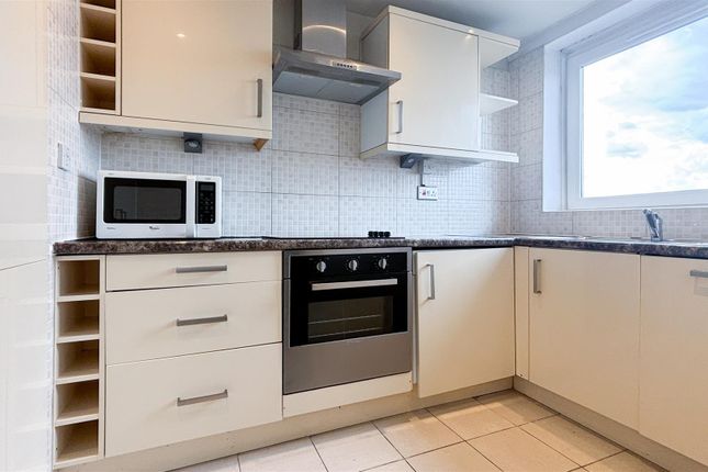 Flat to rent in Stuart Tower, Maida Vale