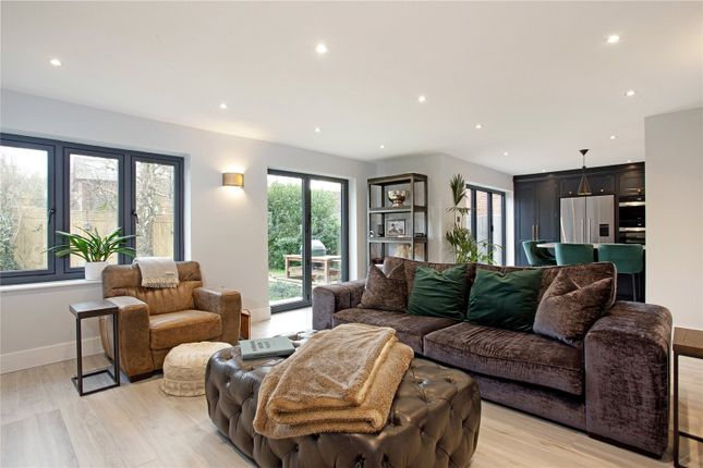 1, Manor Farm Way, Beaconsfield photo 2