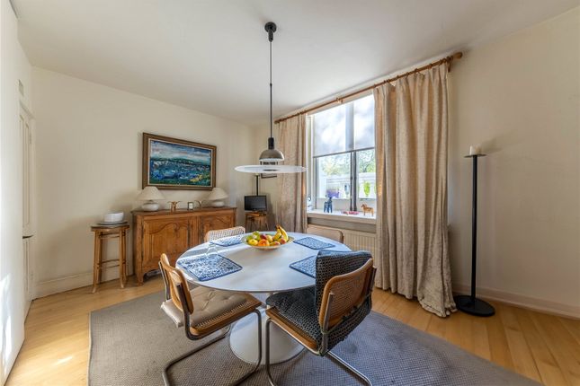 Flat for sale in Cleveland Square, Hyde Park