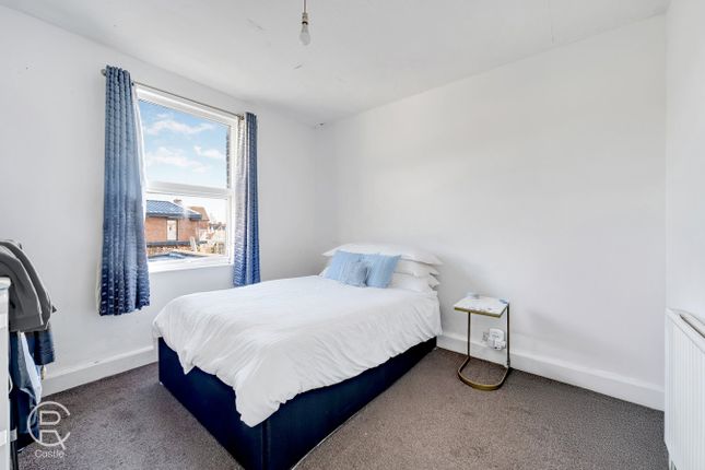 105a, Greenford Avenue, London photo 2