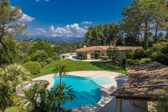 Villa for sale in Mouans-Sartoux, Alpes-Maritimes, Provence-Alpes-Côte d`Azur, France